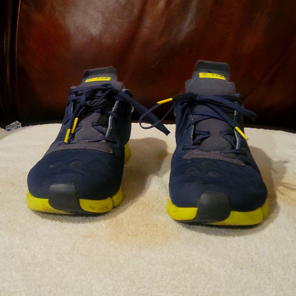 Adidas H3 running shoes
